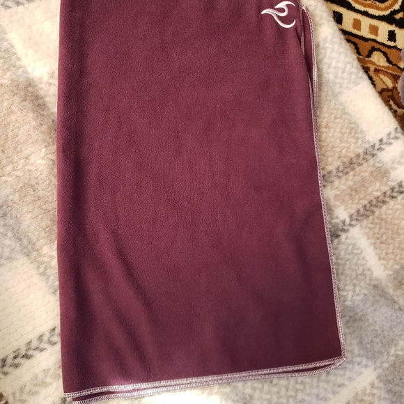 Hot yoga mat, Guru Skidless yogamat towel - Picture 1 of 4